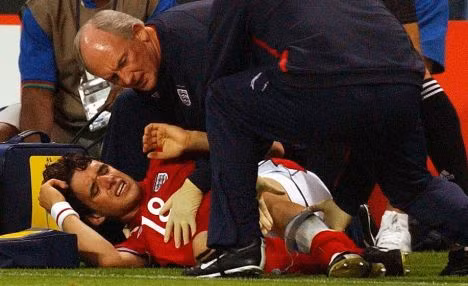 Hargreaves được xem là một trong những cầu thủ cực kỳ tài năng của bóng đá Anh. Cầu thủ trưởng thành từ lò đào tạo của Bayern đã có những năm tháng vàng son cùng đội bóng xứ Bavaria. Nhưng chấn thương đầu gối oan nghiệt của ngôi sao sân cỏ này đã khiến anh phải sớm giã từ sự nghiệp quần đùi áo số. Ảnh: Goal