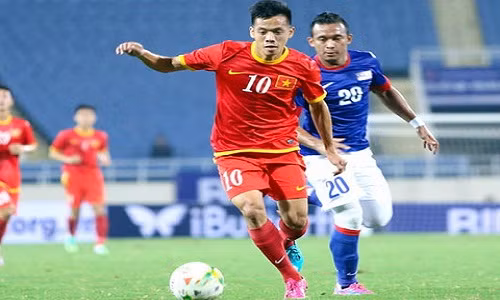 Van Quyet bi phat cam thi dau 5 tran tai V.League-Hinh-2