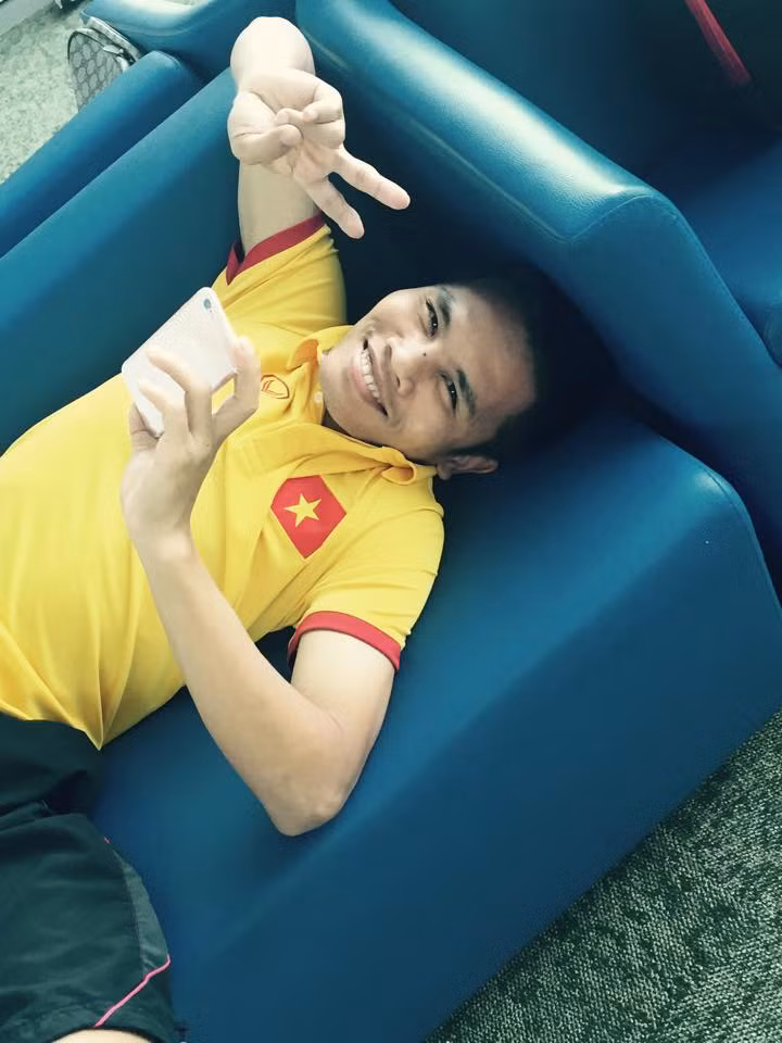 Thế nhưng, các tuyển thủ ĐT Việt Nam đã phải lưu lại sân bay của Indonesia hơn 5 tiếng đồng hồ mới có thể lên đường trở về nước.