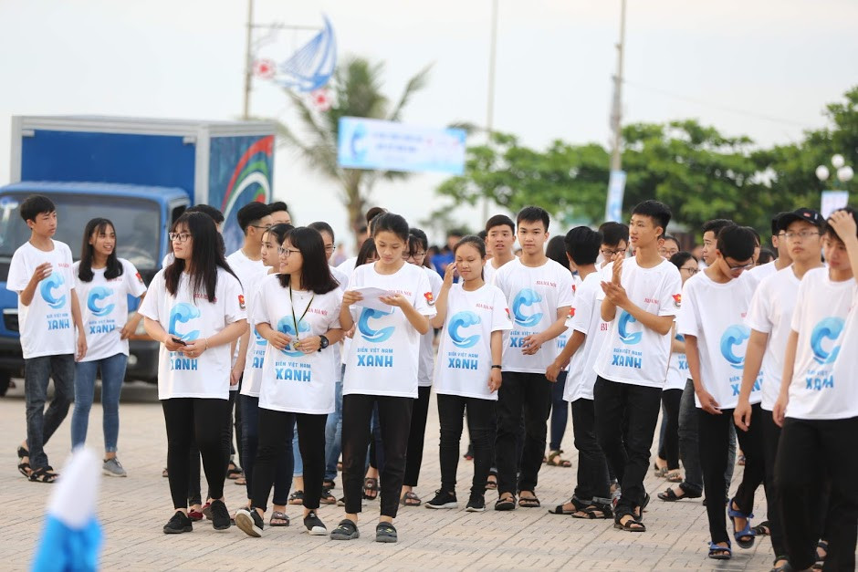  Môi trường biển thời gian qua là chủ đề nóng được xã hội quan tâm và cũng từ đó, rất nhiều những chiến dịch, lễ phát động làm sạch quang cảnh trên những bãi biển đã được các cơ quan, đoàn thể, tổ chức thực hiện và nhận được sự quan tâm, tham ra của các bạn trẻ.