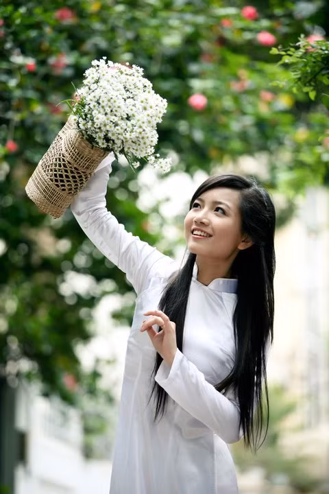 Tất cả những ý tưởng của Hồng Anh nhằm hướng cho học sinh biết trân trọng chiếc áo dài truyền thống được coi là linh hồn của dân tộc, làm nên vẻ đẹp nhẹ nhàng nhưng không kém phần quyến rũ cho người phụ nữ Việt Nam.