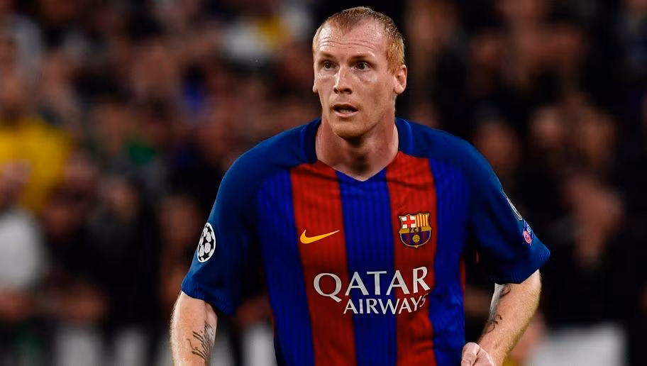 Lão tướng Barca chính thức gia nhập Sporting Lisbon: Hậu vệ của Barcelona, Jeremy Mathieu đã chính thức hoàn tất việc chuyển đến Sporting Lisbon. Tại đây, anh sẽ là đồng đội với cầu thủ còn hợp đồng với Real Madrid, Fabio Coentrao. Ảnh: Marca