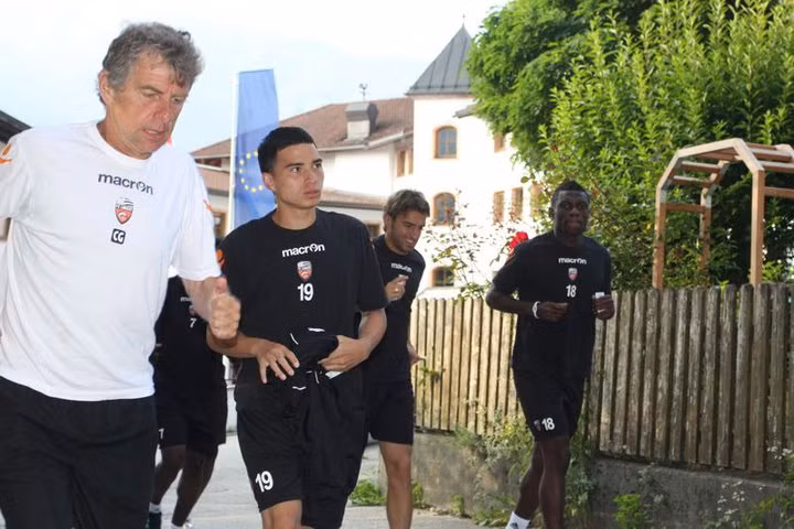 Tristan Đỗ tuy chỉ cao 1m70 nhưng sở hữu tốc độ và kỹ thuật. Đó là lý do khi khoác áo Olympic Thái Lan, HLV Kiatisuk thường sử dụng anh với vai trò của một tiền đạo có thiên hướng dạt biên.