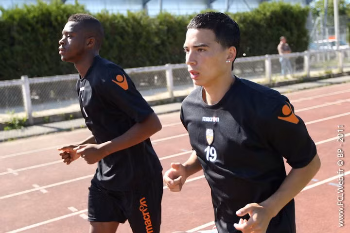 Bố anh sau đó sang Pháp sinh sống và lấy vợ người Pháp. Thế nên lúc ấy, Tristan có 2 quốc tịch Thái Lan và Pháp.