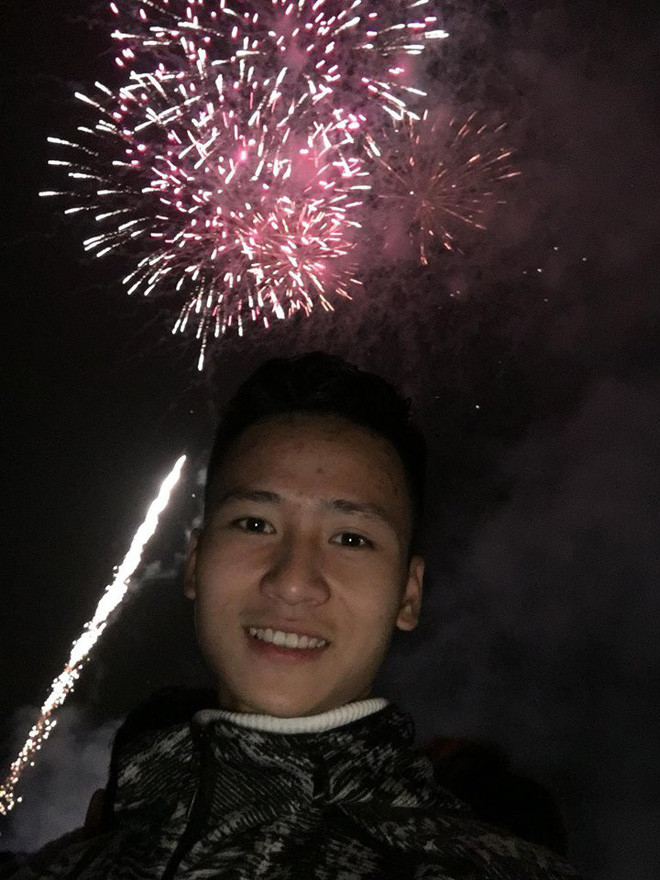 Hội chị em đã mở rộng địa bàn tia trai đẹp sang cả các đội tuyển trẻ và thành công khi "khai quật" được vô số nhân vật mới trong đó có cả thủ môn U19 Việt Nam - Dương Tùng Lâm.