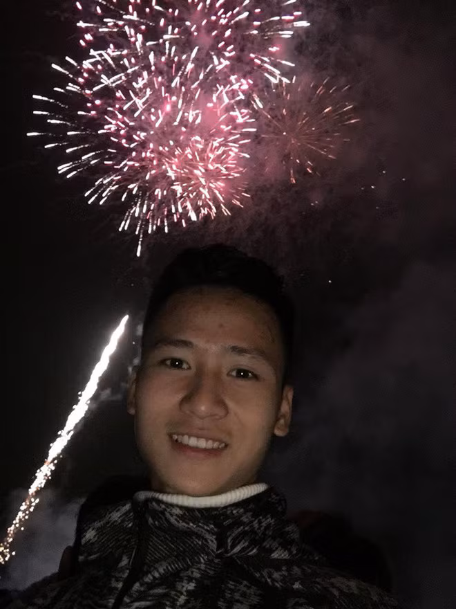 Hội chị em đã mở rộng địa bàn tia trai đẹp sang cả các đội tuyển trẻ và thành công khi "khai quật" được vô số nhân vật mới trong đó có cả thủ môn U19 Việt Nam - Dương Tùng Lâm.