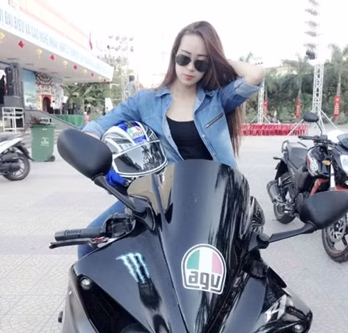 Đam mê xe phân khối lớn từ ngày còn ngồi trên ghế nhà trường, cô nàng 9X Hoài Thương đã "dứt ruột" đầu tư để sống đúng với sở thích của mình.