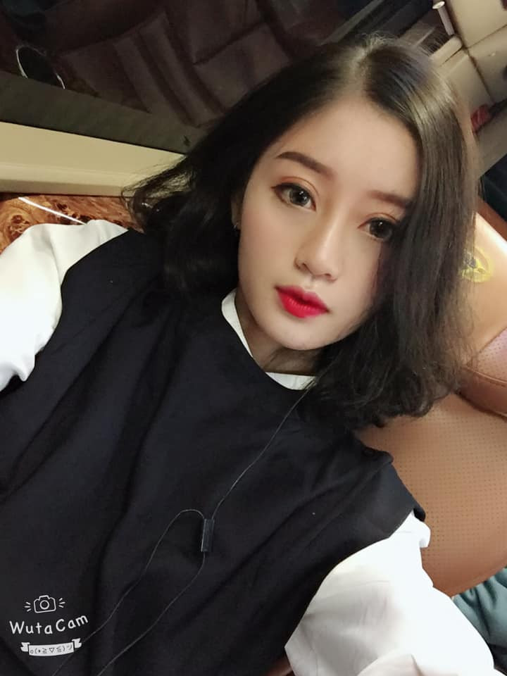 Cô giáo thực tập gây bão mạng nhờ sở hữu sống mũi cao, nét mặt thanh tú, ưa nhìn.