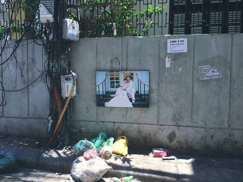 Người hạnh phúc trong tình yêu thì luôn nâng niu, trân trọng những thứ dù là nhỏ nhất của mình, còn người ly hôn, người không được hưởng trọn vẹn hạnh phúc thì luôn giằng xé với hiện tại, thậm chí muốn ném, muốn vứt bỏ hết những kỉ vật còn sót lại trong tình yêu.