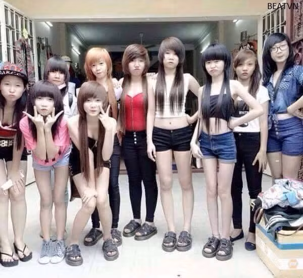 Cách đây khoảng chục năm về trước, ra đường nhiều người thấy khá quen mắt với những kiểu tóc huyền thoại có tên "sư tử" hay "bờm sư tử". Có thể nói, lúc đó đại bộ phận các teen girl đều để kiểu tóc này và nó thành trào lưu thời thượng.