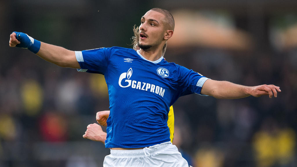 Tiền đạo đầy hứa hẹn của Schalke, Ahmed Kutucu đã lên tiếng chia sẻ về tham vọng của mình để chơi bóng tại Premier League một ngày nào đó, và dĩ nhiên MU là câu lạc bộ trong mơ.