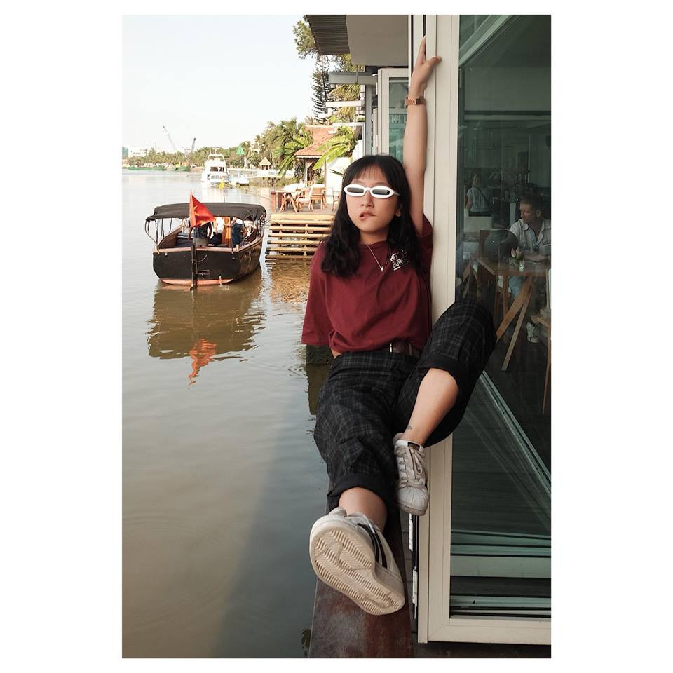 Sở hữu chiều cao khiêm tốn song cô nàng mắt một mí "điên, tưng tửng" thì chẳng ai bằng, thánh lầy Trang Hý thu hút lượng theo dõi lên tới hơn 1 triệu người chỉ bởi nét duyên dáng, hài hước không lẫn vào đâu.