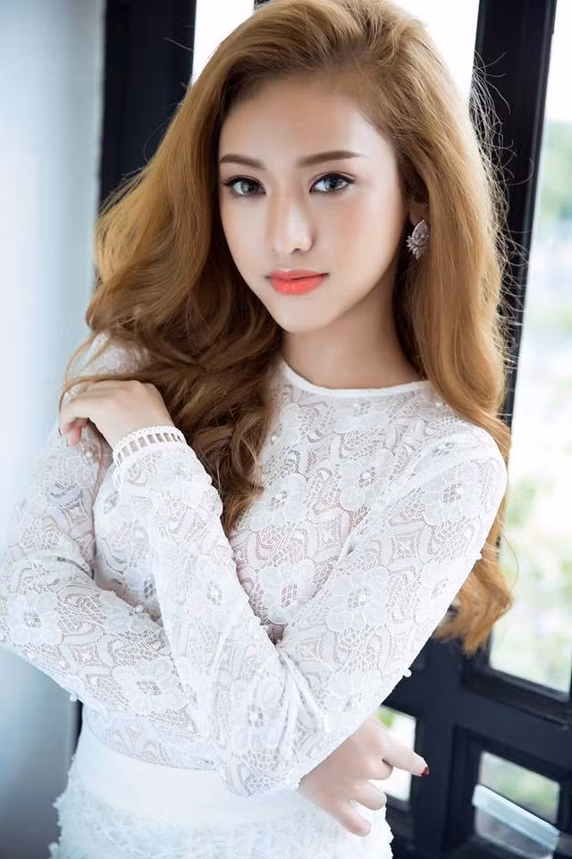 Với việc bị tố bán kem trộn đểu vừa qua cũng khiến tên tuổi của Thúy Vi trở nên nổi tiếng hơn.