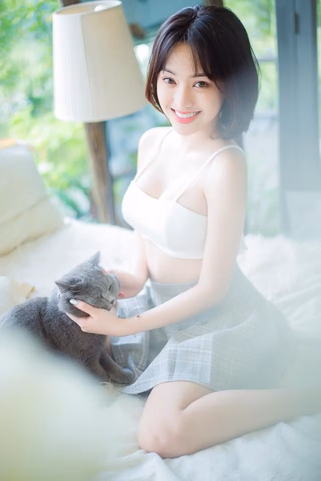 Chưa hết, chính trên trang cá nhân của mình, Thúy Vi cũng gửi đi thông điệp rất dài nhằm trấn an dư luận và đặc biệt tới những người đang sử dụng kem trộn của mình.