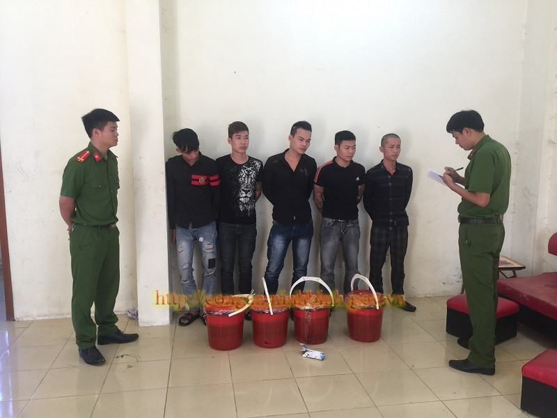 Tuy nhiên, nhiều người cũng cho rằng: "Người ta cho vay tiền là tốt rồi, dù có lãi nặng hay nhẹ đi chăng nữa nhưng các con nợ không nên chây ì để dẫn đến những việc chẳng ai muốn".