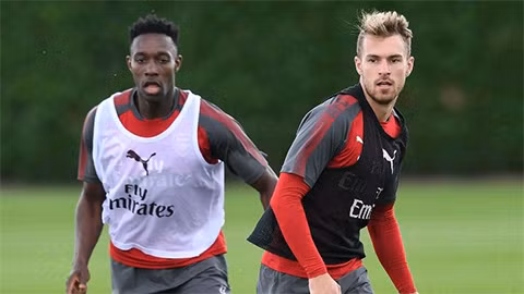 Arsenal đối mặt nguy cơ mất trắng 2 cầu thủ. Sau Alexis Sanchez và Mesut Oezil, Arsenal sẽ phải có quyết định phù hợp với 2 ngôi sao khác, đó là Aaron Ramsey và Danny Welbeck, khi mà 2 cầu thủ này đều có thời hạn hợp đồng tới năm 2019. Ảnh: Mirror