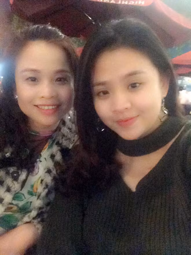 Nhiều bạn trẻ còn tự nhận, còn tự nhận mình già hơn mẹ. Dù các bậc phụ huynh đã bước sang tuổi 40 nhưng còn lộng lẫy hơn các con tuổi đôi mươi.