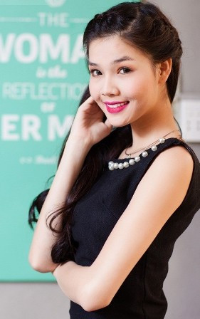 Dù mới 19 tuổi nhưng Kỳ Hân đã có tiếng trong nghề bởi sự mát tay của ông bầu Khắc Tiệp. Mới đây, "tình mới của tiền đạo ĐTVN" này đã tham gia diễn xuất trong bộ phim "Hay hơn hên" đang được công chiếu tại các rạp chiếu phim.