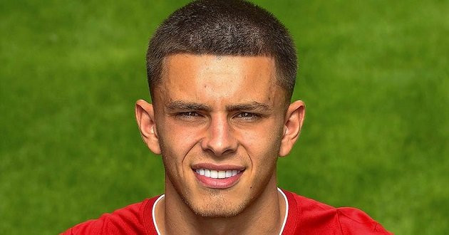 Chuyển nhượng bóng đá từ Football Insider, Tranmere Rovers đang đàm phán với Liverpool để mượn cầu thủ trẻ Adam Lewis.