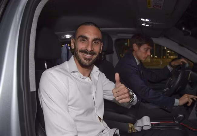 Trên Twitter của mình, AS Roma vừa đăng tải những hình ảnh hậu vệ Davide Zappacosta đã có mặt tại Rome. Anh sẽ hoàn tất buổi kiểm tra y tế, trước khi đầu quân cho đội chủ sân Olimpico theo bản hợp đồng cho mượn đến hết mùa giải 2019/20 này.
