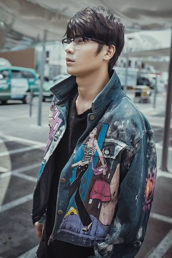 Rất nhiều những lời khen có cánh cùng những mỹ từ được dành cho vẻ điển trai “không sai chỗ nào” của anh chàng.