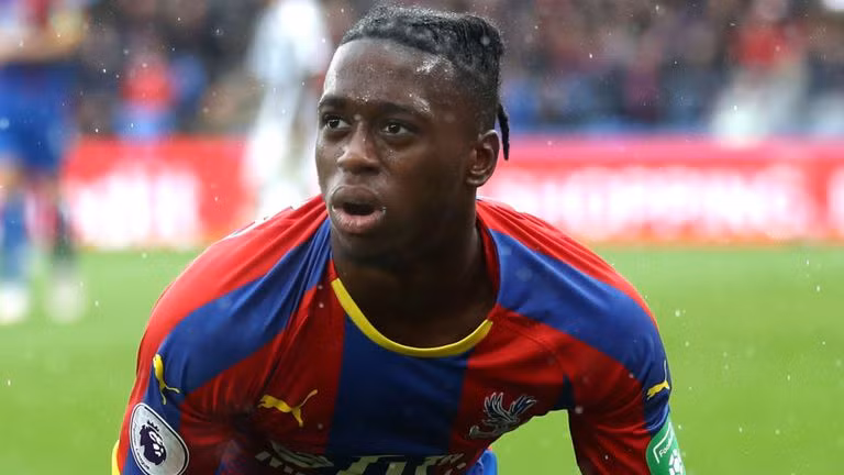 Cầu thủ chạy cánh Aaron Wan-Bissaka mới đây đã khẳng định anh sẽ ở lại Crystal Palace bất chấp nhận được lời đề nghị từ MU.