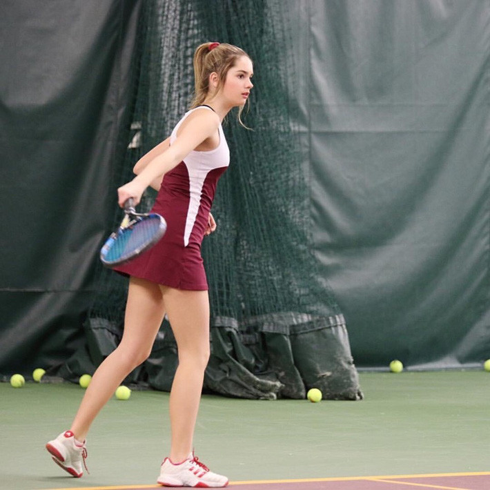 Dù còn rất trẻ, Raine đã sở hữu một chiều cao vô cùng lý tưởng. HLV hiện tại của cô gái trẻ chính là cha của em.