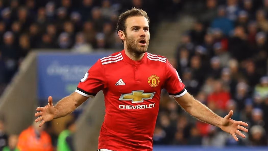 Juan Mata sẽ hết hạn hợp đồng với MU hè tới và đến thời điểm hiện tại, các bên vẫn chưa thống nhất được các điều khoản gia hạn. Được biết, do đã có dấu hiệu tuổi tác, BLĐ MU đang thuyết phục Mata ký hợp đồng từng năm một kèm mức lương 140.000 bảng/tuần.