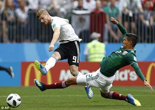 Trên mạng xã hội, sau khi theo dõi cuộc đối đầu giữa Đức và Mexico, nhiều người đã tỏ ra vô cùng thất vọng với các cầu thủ có biệt danh Die Mannschaft. Họ không còn giống 4 năm trước khi những đường bóng của họ giờ quá khô cứng, kém hiệu quả và đặc biệt là sự lì lợm của họ không còn là vũ khí đáng sợ nhất.