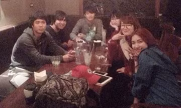 Vào tháng 3, trong dịp ra Hà Nội tập trung với U23 Việt Nam để chuẩn bị cho vòng loại U23 châu Á, Công Phượng bị "bắt gặp" hẹn hò với Hòa Minzy.