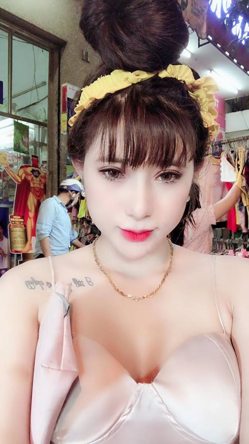 Nhìn nước da trắng toát, gương mặt để lộ những nét khác biệt, có sự can thiệp của dao kéo, chẳng ai nghĩ quá khứ của Su Any đã từng khiến cô phải sống trong hờn tủi, buồn bã.