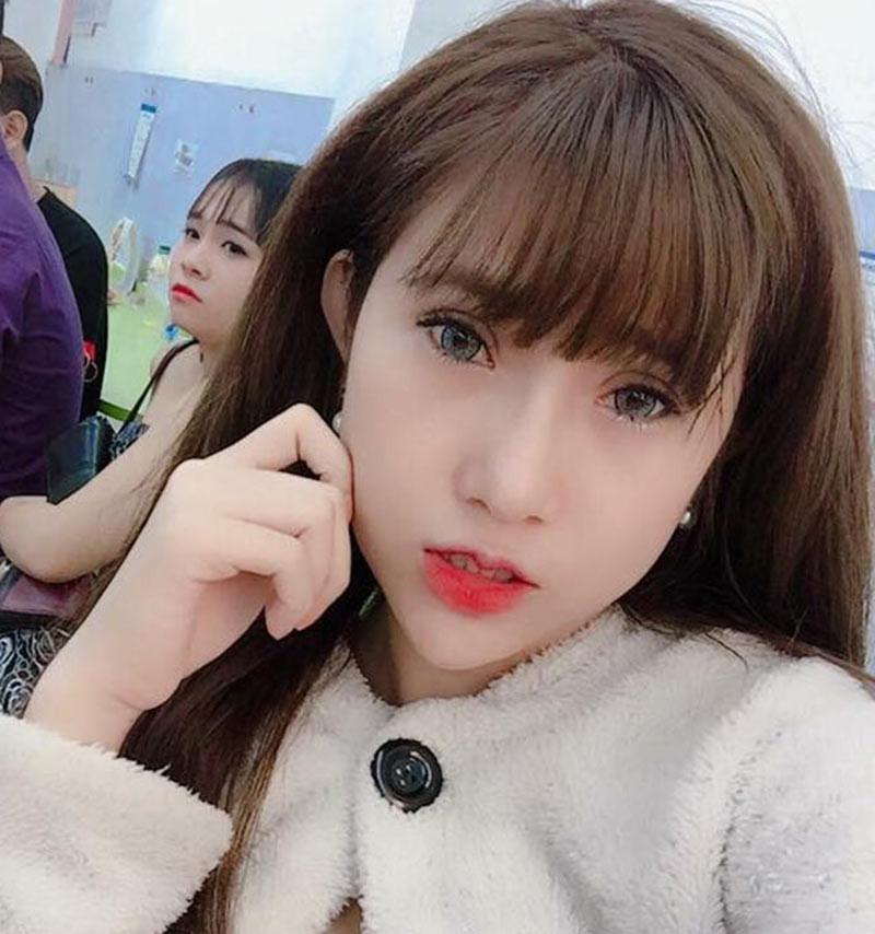 Khi kể rõ hoàn cảnh của mình, Su nhận được sự giúp đỡ từ những người chị em đang theo nghề làm đẹp. Họ giúp cô nâng mũi, nhấn mí,… hoàn toàn miễn phí.