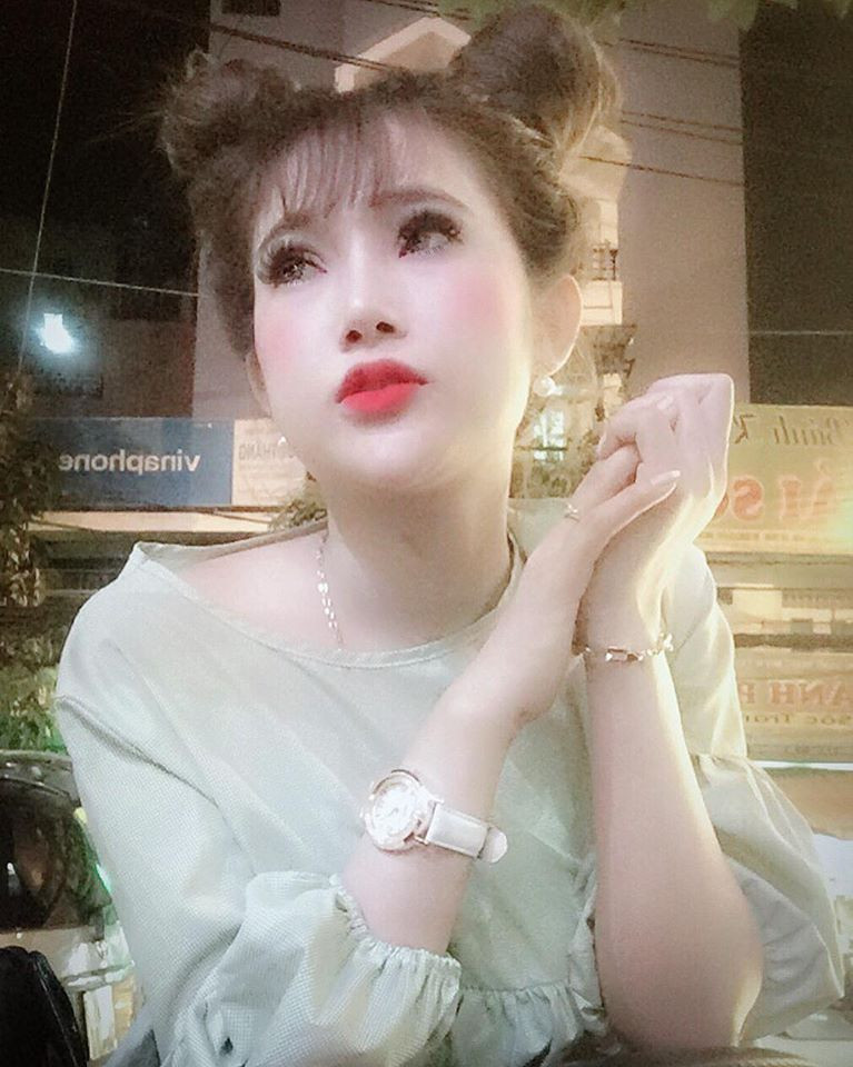 Ngay sau đó, Su nhận được rất nhiều lời mời hợp tác chụp ảnh, quảng cáo, diễn xuất MV, phim ngắn,... cuộc sống một bước lên mây khiến cô gái 9X càng tin tưởng hơn vào quyết định 'lột xác' của mình trong quá khứ.