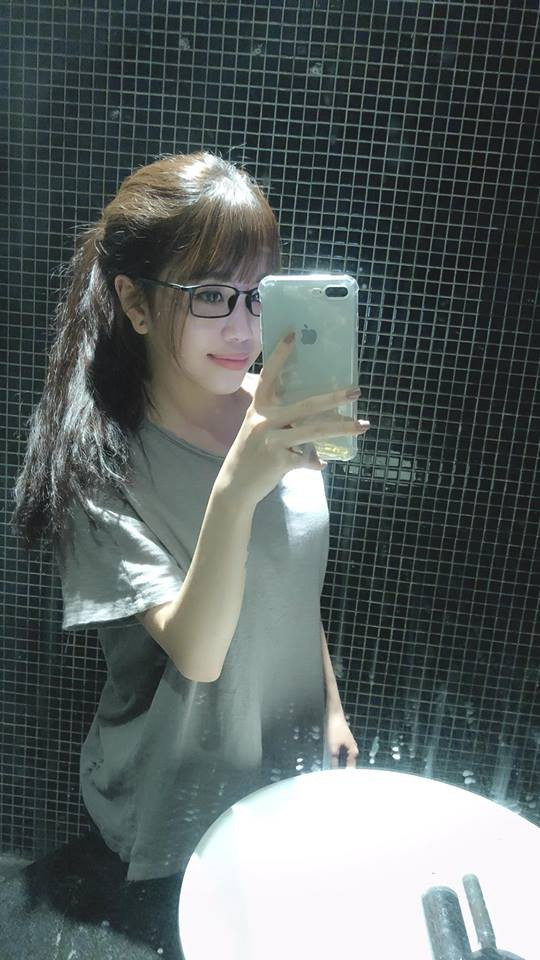 Hiện tại, trang Facebook cá nhân của Lai Lai đã thu hút hơn 65 nghìn lượt theo dõi. Con số này vẫn đang tăng chóng mặt do lùm xùm tình cảm gần đây của cô trên mạng xã hội.