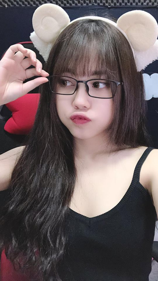 Những hình ảnh có phần phản cảm của Lai Lai qua cuộc gọi trên Facebook đã bị một kẻ xấu đăng tải khiến dân mạng đổ dồn sự chú ý về nữ streamer này.