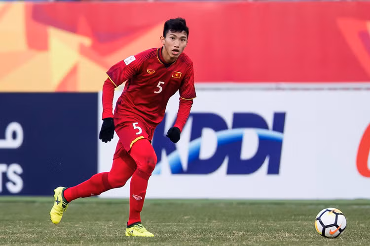 Sự cơ động lên công về thủ đều đặn giúp Văn Hậu chiếm được lòng tin của HLV Park Hang-seo nơi cánh trái của đội tuyển Việt Nam.