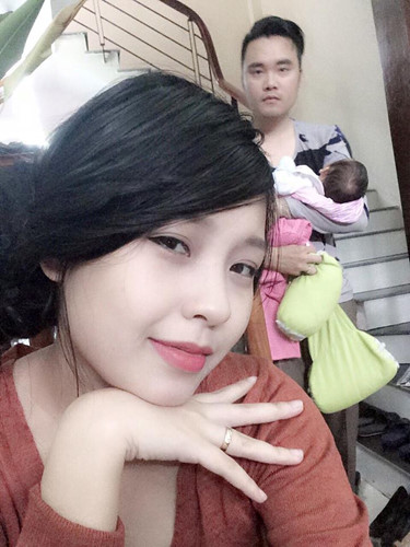 Trước đó cũng không ít gương các đấng mày râu ở nhà chăm con như một món quà vô giá dành tặng vợ nhân ngày 8/3.