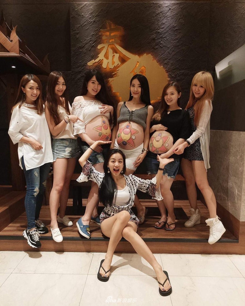 Dù mang bầu nhưng các cô nàng chứng tỏ rằng "bầu bì không phải ai cũng xuống sắc".