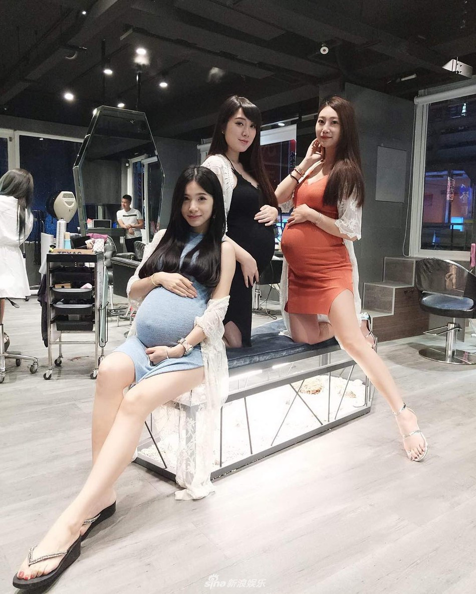 Hội mẹ bầu cùng nhau chụp những bức ảnh cực đẹp trước khi sinh nở.