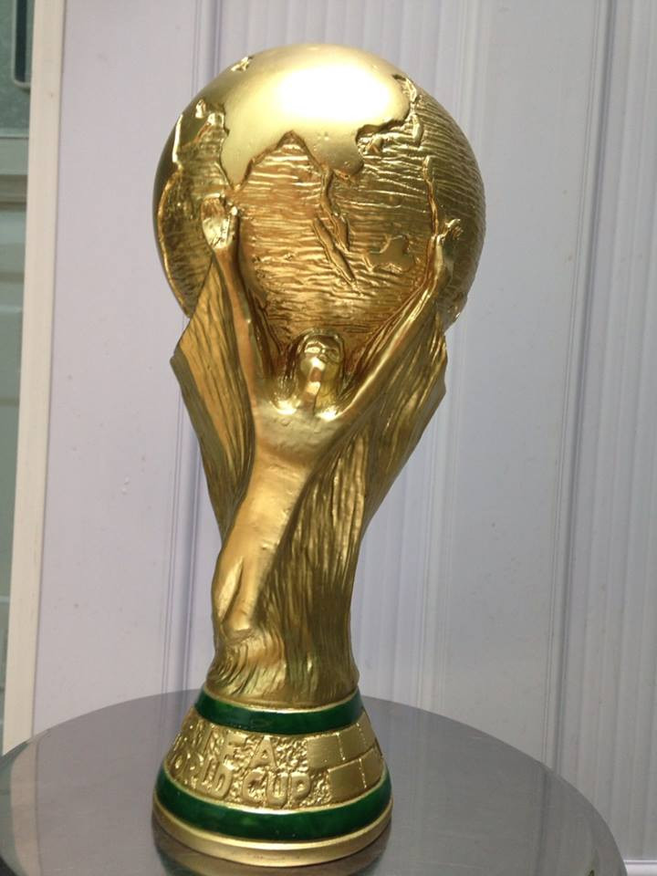 Ông Nhật cho biết, mùa World Cup 2018, cup vàng của ông được nhiều người đặt mang đi Nga. Hãng thông tấn AFP cũng đang đặt lịch để ghi hình cup vàng độc đáo được "khai sinh" từ niềm đam mê trái bóng tròn của ông Nhật.