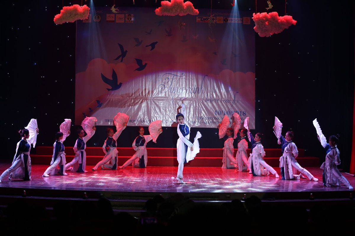 Sinh vien DH Van hoa HN tung bung su kien chao tan sinh vien-Hinh-2