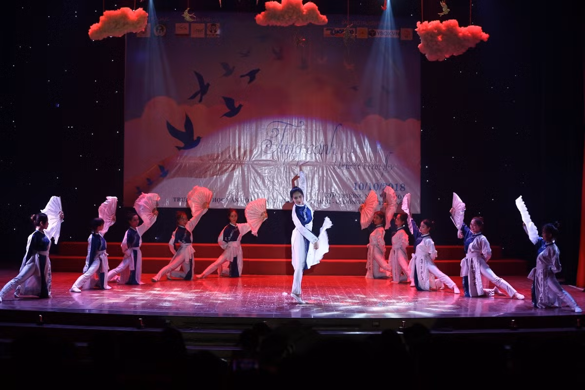 Sinh vien DH Van hoa HN tung bung su kien chao tan sinh vien-Hinh-2