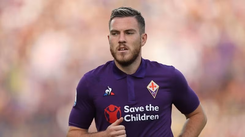 Chuyển nhượng cầu thủ từ Calcio, gương mặt được BLĐ AC Milan để mắt là tiền vệ Jordan Veretout của Fiorentina. Cầu thủ 26 tuổi này đang có 1 mùa giải tỏa sáng rực rỡ tại Artemio Franchi với 22 lần ra sân tại Serie A.