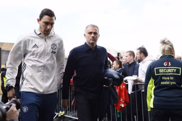 Theo The Sun, Juventus sẽ gửi đến Man Utd lời hỏi mượn Darmian vào mùa Đông này, kèm theo điều khoản mua đứt trị giá 19 triệu bảng vào mùa Hè tới. Ảnh: The Sun
