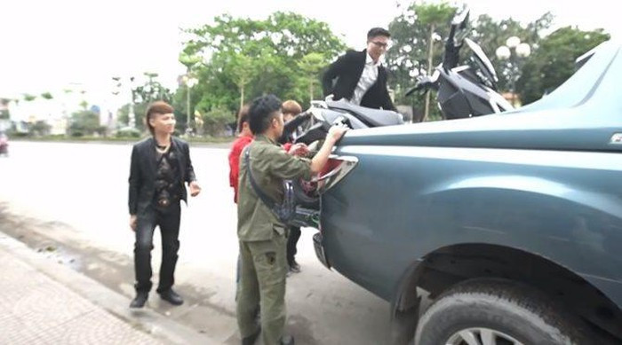 Thời gian gần đây, một thanh niên với biệt danh Khá Bảnh, tên thật là Ngô Bá Khá, sinh năm 1993 quê ở Bắc Ninh đã được nhắc tới rất nhiều trên các trang mạng xã hội với những đoạn clip phát ngôn gây sốc.