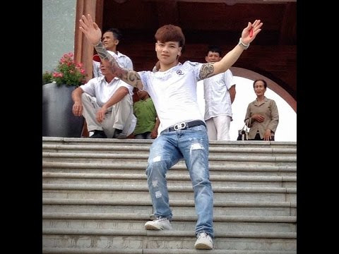 Trước khi gây ra vụ việc đốt xe, Khá Bảnh cùng với nhóm bạn của mình đã bị phạt 5,5 triệu đồng, đồng thời tước giấy phép lái xe 2 tháng sau khi đứng dàn hàng để chụp ảnh trên cao tốc Hà Nội - Hải Phòng.