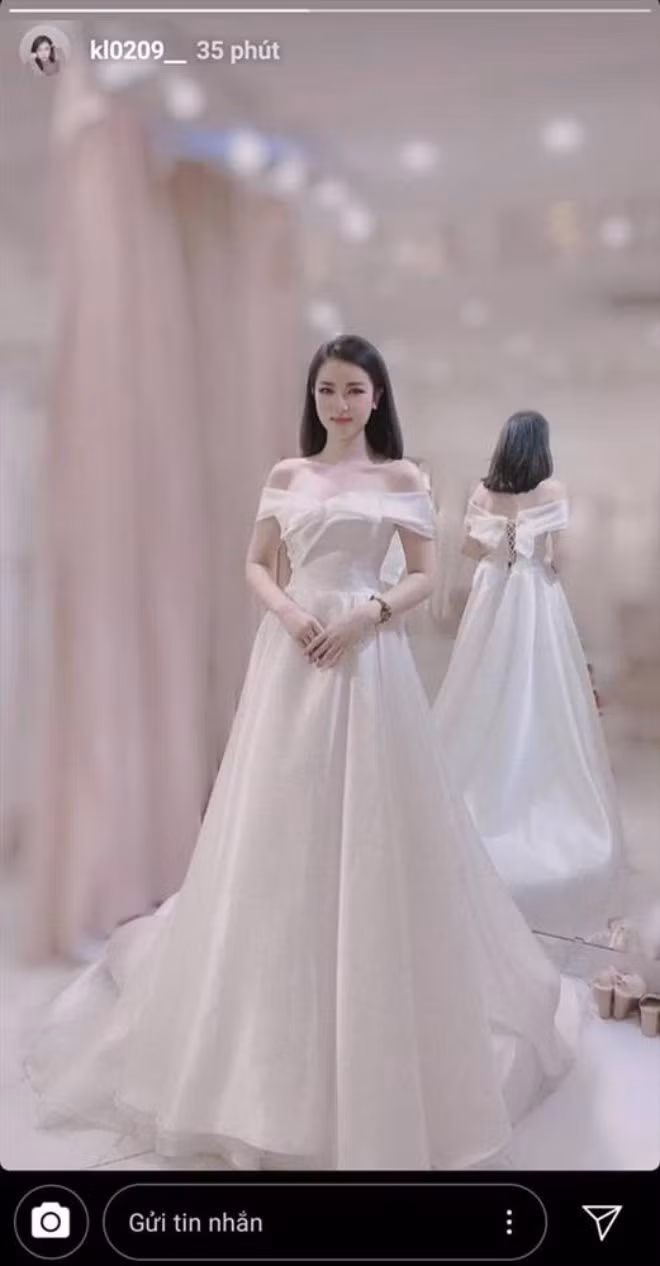 Tuy nhiên, trong diễn biến mới nhất, chính Khánh Linh lại khiến tin đồn hẹn hò trỗi dậy khi liên tiếp có những động thái kì lạ. Cụ thể, cô nàng đã đăng tải một bức ảnh mặc váy cưới vô cùng xinh đẹp ở phần story.