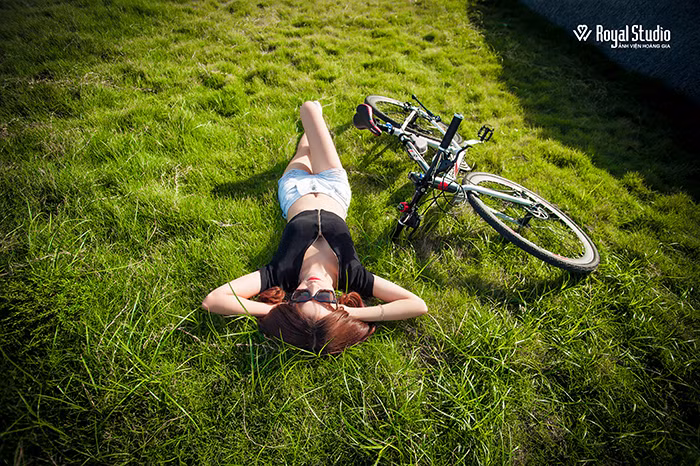 Cô giáo siêu mẫu được các học sinh yêu quý, khen ngợi giống "siêu mẫu" cũng vì những lợi thế về ngoại hình này. Các bé học sinh tiểu học ngây thơ, luôn thích thú với sự thoải mái, dễ thương và vẻ xinh đẹp của cô giáo.