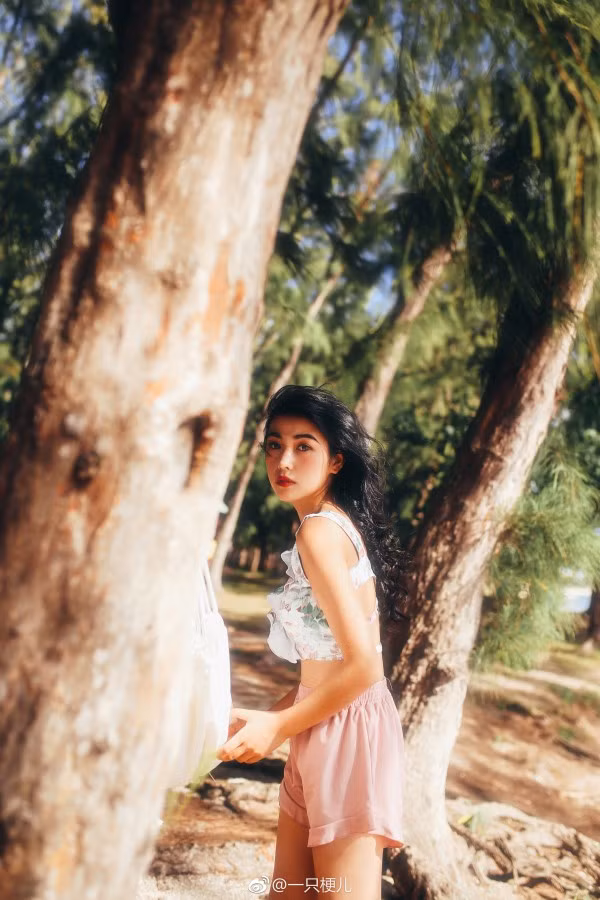 Với vẻ đẹp của mình, Khai Nha được các dân mạng ví đẹp xuất sắc chắc kém cạnh minh tinh TVB ngày xưa.