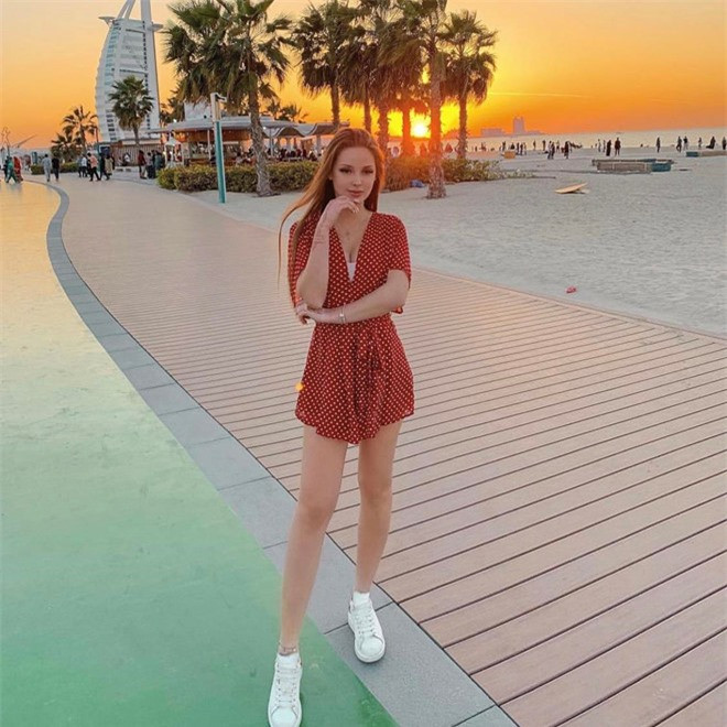 Sở hữu thân hình quyến rũ, làn da rám nắng khoẻ khoắn, cô nàng thường xuyên diện những bộ bikini gợi cảm.